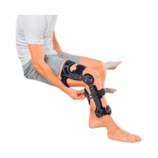 Rodillera de 4 puntos para lesion de ligamento cruzado posterior
